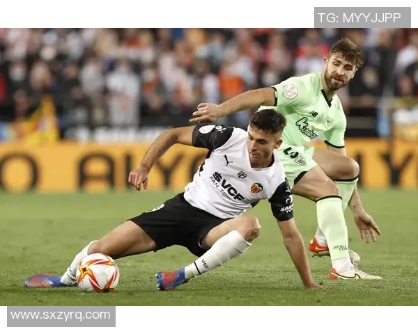 英超焦点战平局解析皇马与利物浦的帽子戏法瞬间引发全场热潮