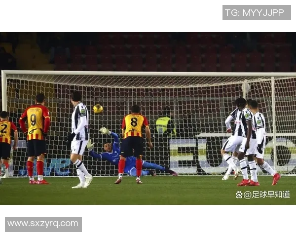 友谊赛阿森纳与热刺战成平局争议判罚引发全场热议